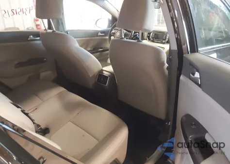 2018 Kia Sportage Lx z USA, uszkodzony, nr VIN KNDPMCAC6J7400490